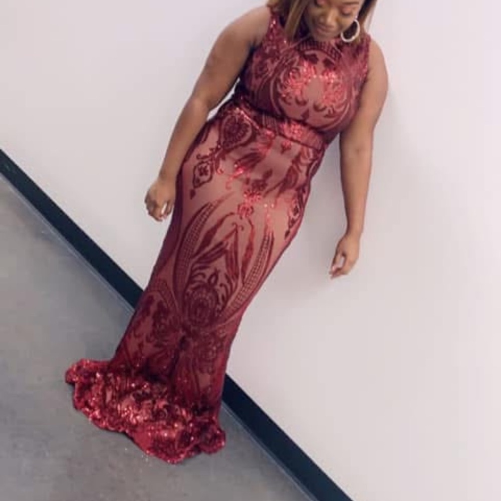 Elegant Red Lace Evening Gown